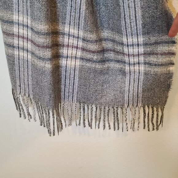 Unbranded Soft Wool Blend Plaid Scarf Gray Blue Tassels Frayed Edge 84" x  28" - Picture 3 of 6